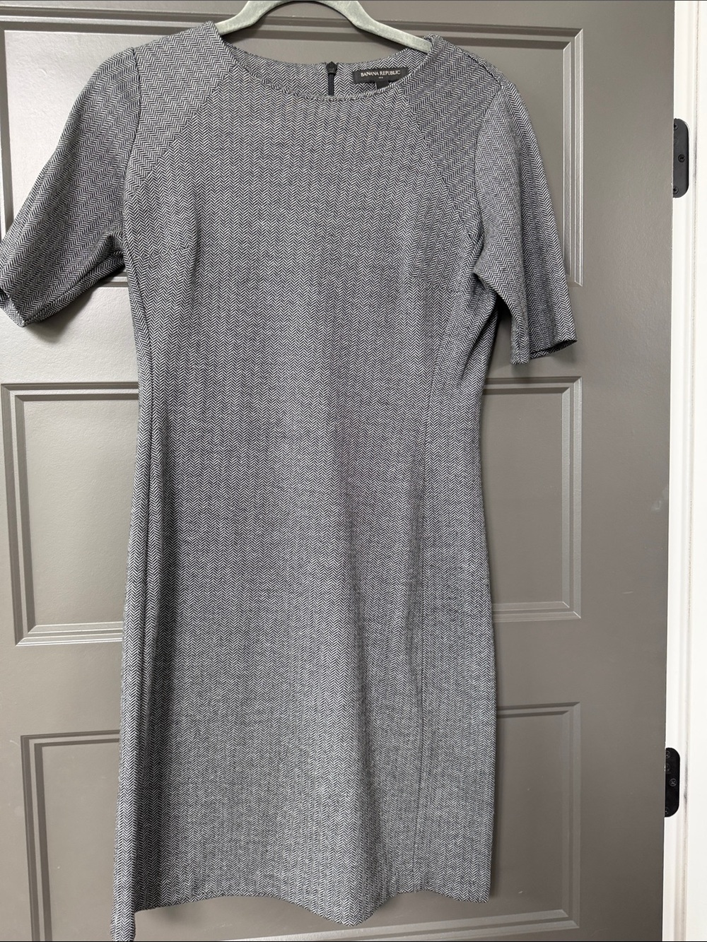 Banana Republic Gray Short-Sleeve Knit Sheath Dress